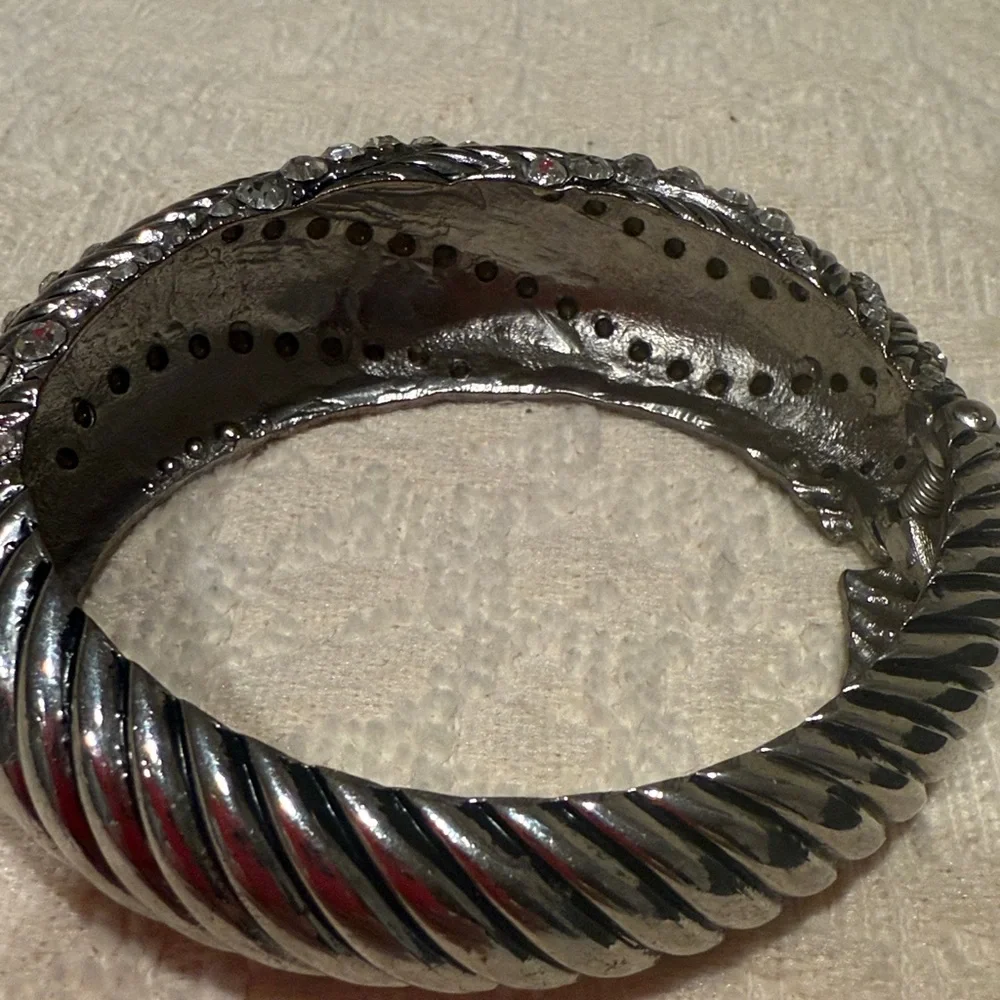 Cache stylish silver